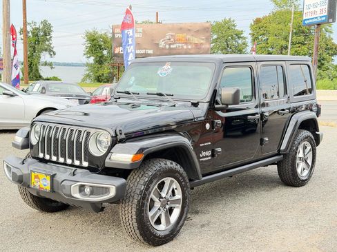 Used 2019 Jeep Wrangler Unlimited Sahara w/ Dual Top Group AWD/4WD image 8