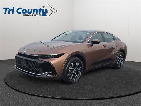 Used 2025 Toyota Crown Limited image 3