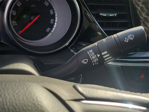 Used 2018 Buick Regal Essence image 18