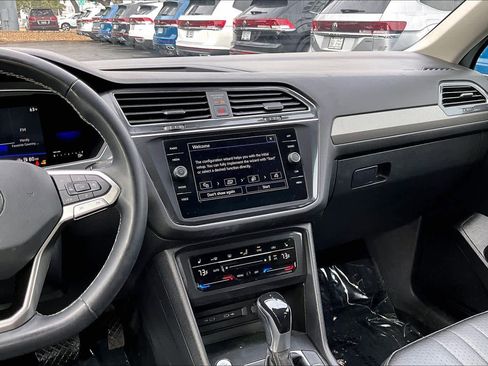 Used 2022 Volkswagen Tiguan SE image 6