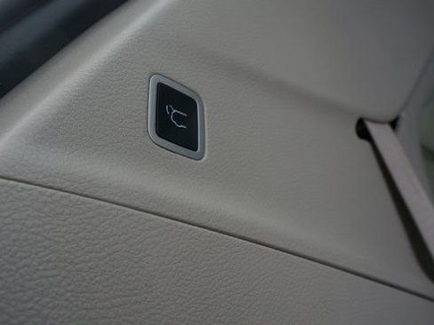 Used 2024 Chrysler Pacifica Touring-L image 46