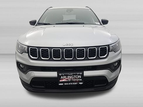 Used 2025 Jeep Compass Latitude AWD/4WD image 9