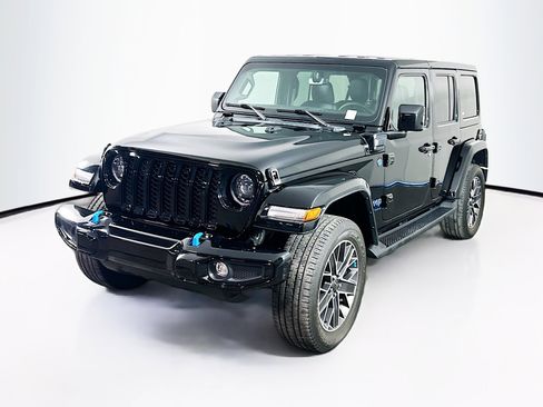 Used 2023 Jeep Wrangler Unlimited Sahara AWD/4WD image 3