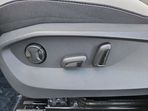 New 2025 Volkswagen Taos SE image 14