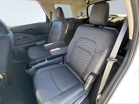 Used 2025 Nissan Pathfinder SV w/ SV Premium Package image 26