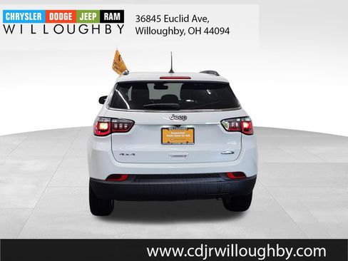 Certified 2022 Jeep Compass Latitude w/ Sun and Sound Group AWD/4WD image 7