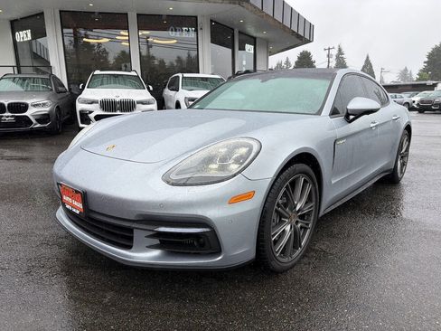 Used 2018 Porsche Panamera 4 AWD/4WD image 1