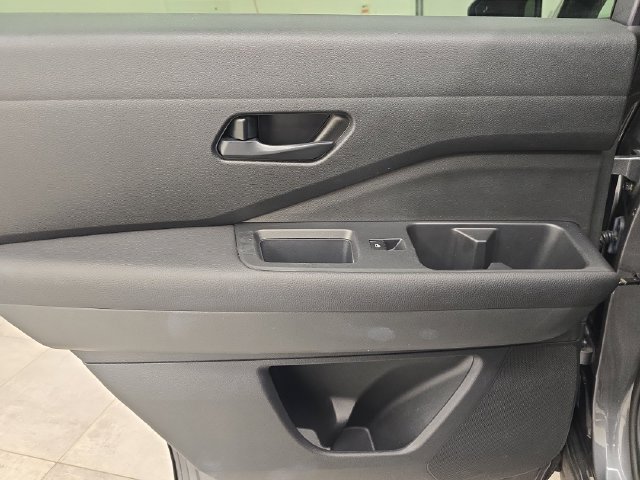 Used 2025 Nissan Pathfinder SV AWD/4WD image 21