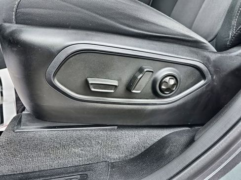 Used 2024 Jeep Grand Cherokee L Laredo image 12