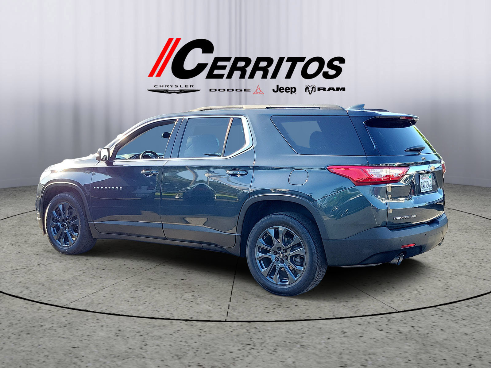 Used 2021 Chevrolet Traverse LT w/ LT Premium Package AWD/4WD image 2