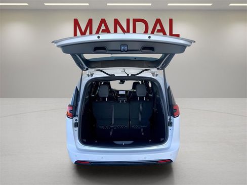 New 2026 Chrysler Pacifica Select w/ S Appearance Package image 19