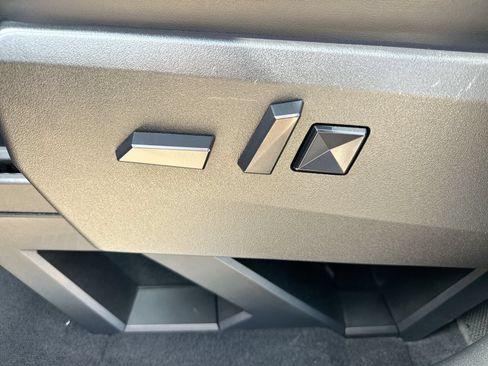 Used 2024 Tesla Cybertruck AWD Crew Cab image 12