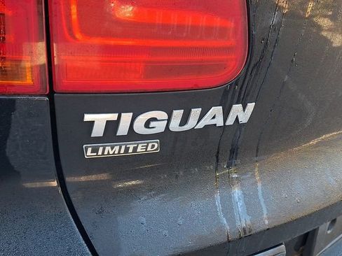 Used 2017 Volkswagen Tiguan Limited w/ Premium Package image 4