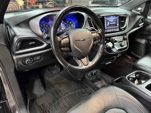 Used 2019 Chrysler Pacifica Touring-L Plus w/ Advanced Safetytec Group FWD image 9