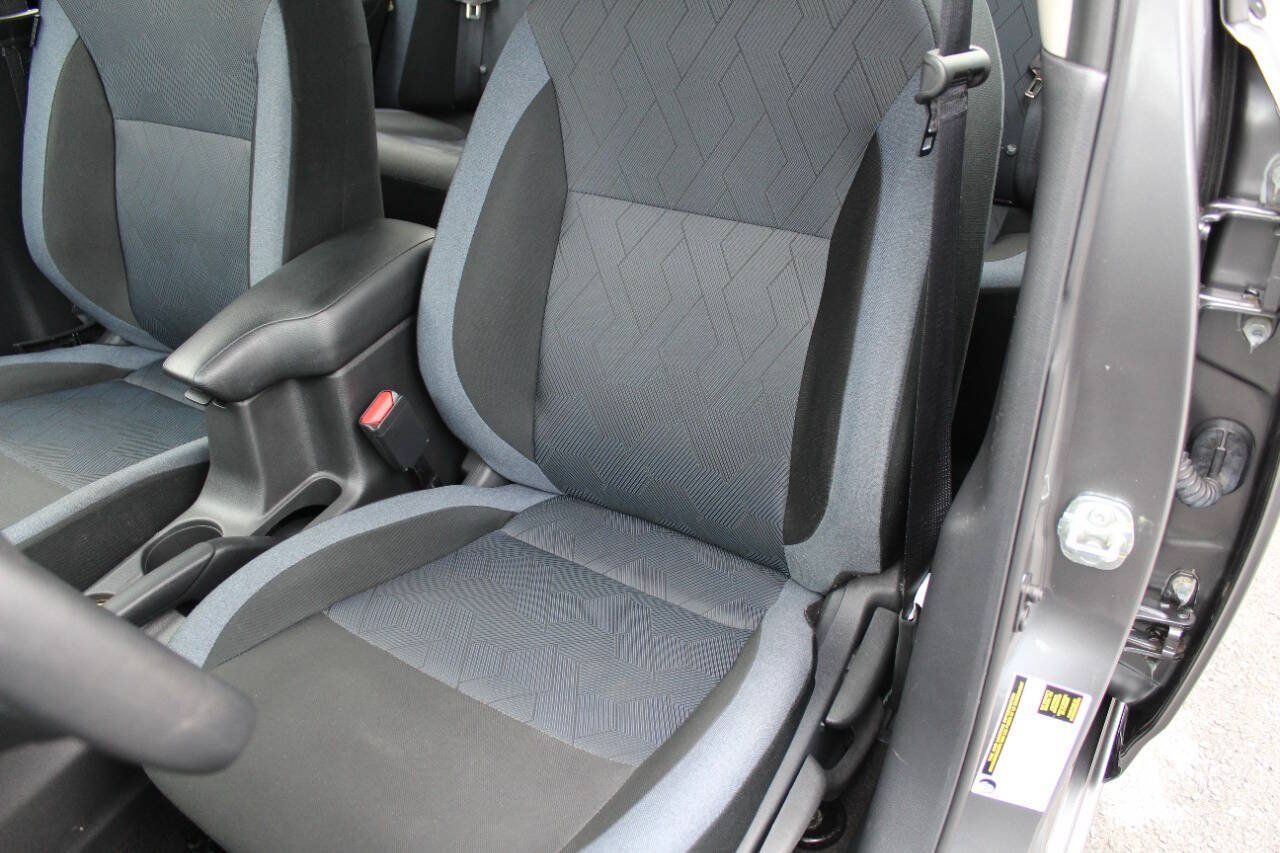 Used 2025 Nissan Versa SV FWD image 3