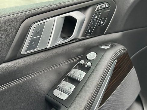 Used 2019 BMW X7 xDrive40i w/ Cold Weather Package image 17