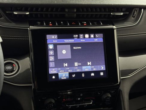 Used 2022 Jeep Grand Cherokee L Laredo image 18