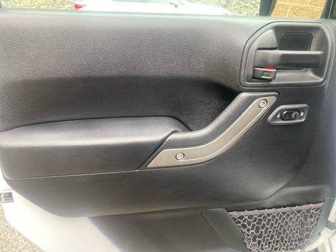 Used 2018 Jeep Wrangler Unlimited Sport S AWD/4WD image 22