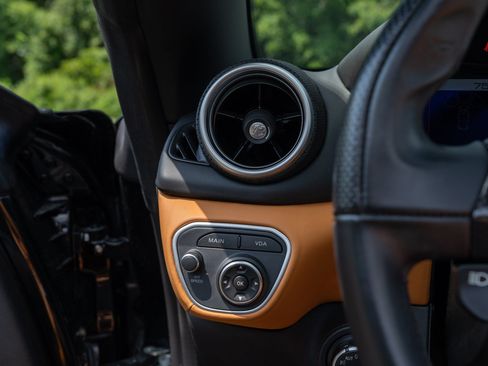 Used 2018 Ferrari California T RWD image 32