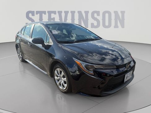 Used 2025 Toyota Corolla LE FWD image 7
