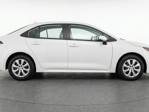 Used 2025 Toyota Corolla LE image 8