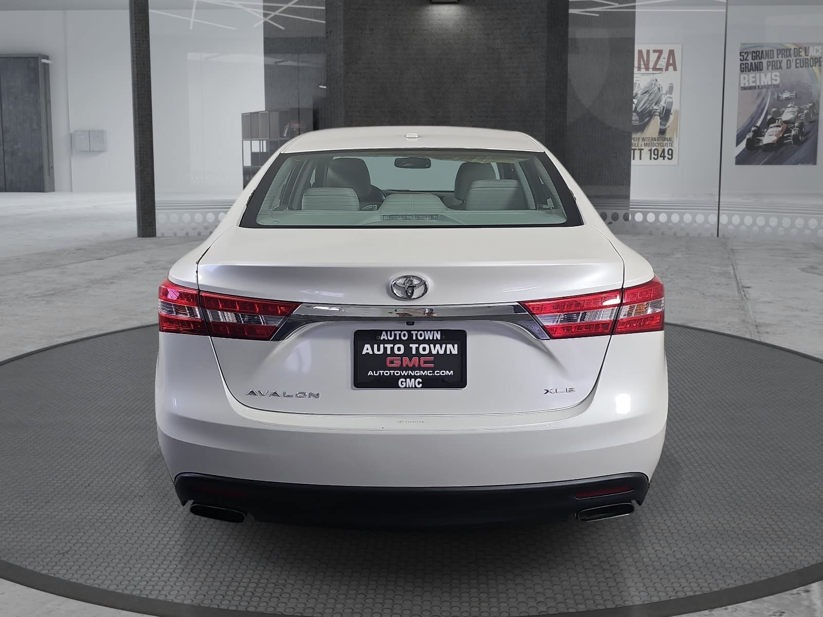 Used 2013 Toyota Avalon XLE Touring FWD image 6