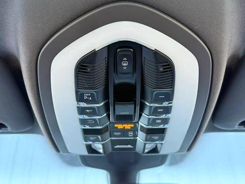 Used 2017 Porsche Cayenne S AWD/4WD image 21