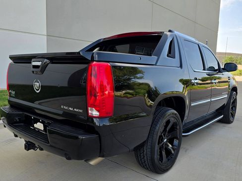 Used 2010 Cadillac Escalade EXT Luxury AWD/4WD image 7