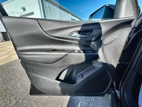 Used 2023 Chevrolet Equinox Premier image 21