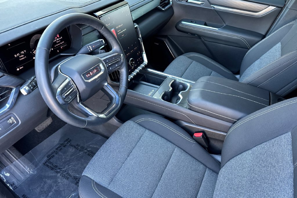 Used 2025 GMC Acadia Elevation FWD image 3