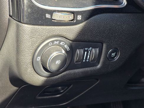 Used 2023 Jeep Cherokee Altitude Lux w/ Lux Elite Package image 38