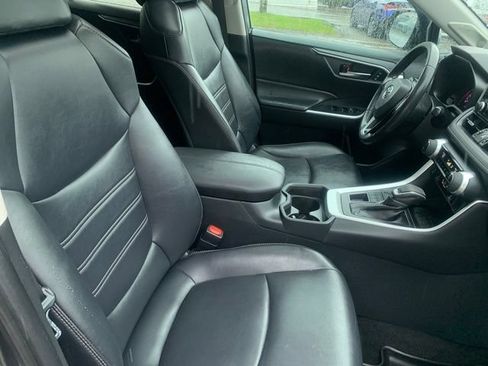 Used 2019 Toyota RAV4 XLE Premium w/ Cold Weather Package AWD/4WD image 10