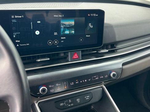 Used 2025 Kia Carnival FWD image 18