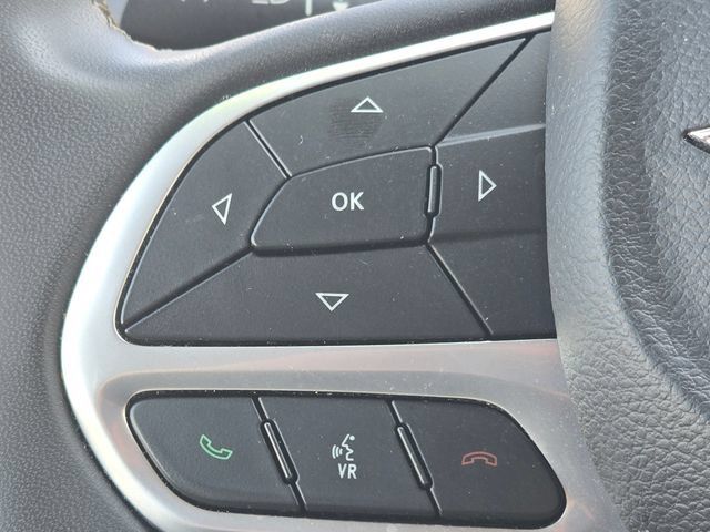 Used 2022 Chrysler Voyager LX FWD image 19