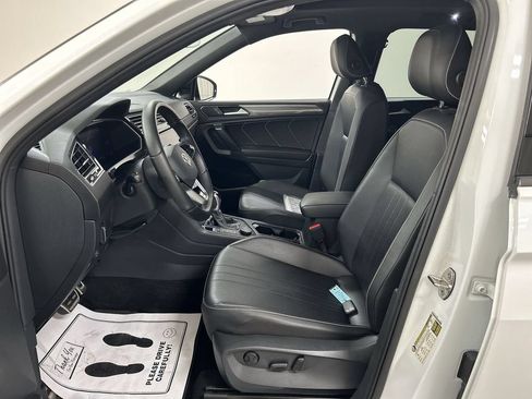 Certified 2022 Volkswagen Tiguan SE R-Line AWD/4WD image 9
