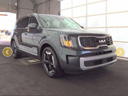 Used 2024 Kia Telluride S image 2