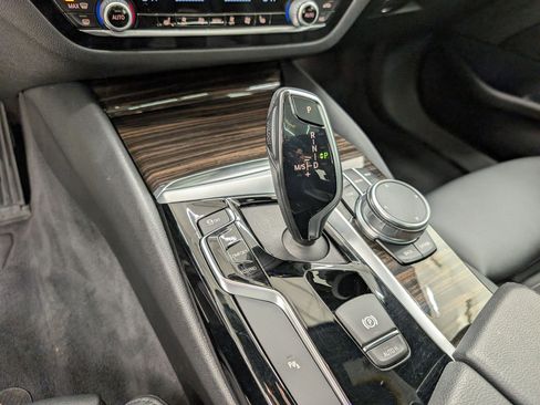 Used 2020 BMW 530i w/ Premium Package image 18