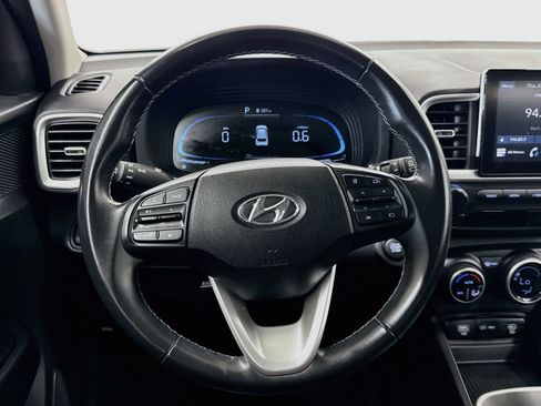 Used 2025 Hyundai Venue SEL FWD image 18