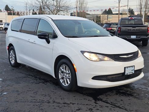 New 2026 Chrysler Voyager LX image 8