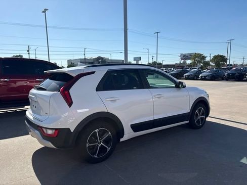 Used 2024 Kia Niro LX FWD image 3