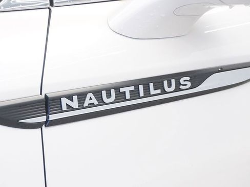 Used 2019 Lincoln Nautilus Select image 14