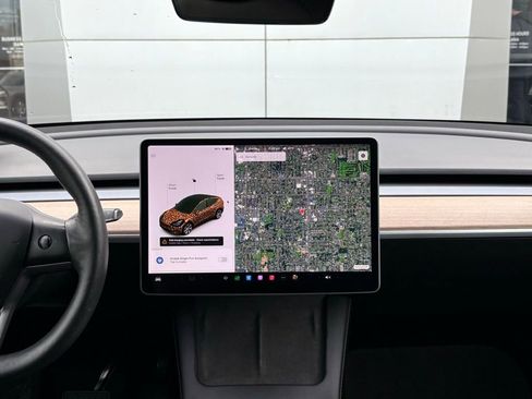 Used 2021 Tesla Model Y Long Range image 16