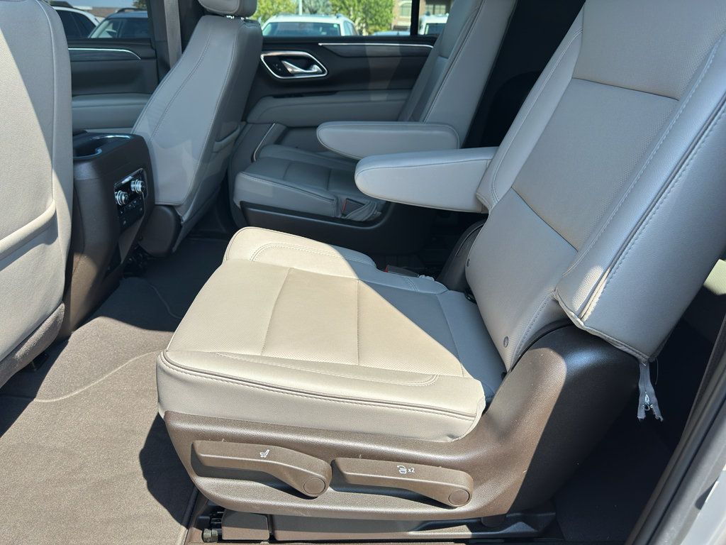 Used 2023 GMC Yukon XL SLT w/ SLT Premium Package AWD/4WD image 17