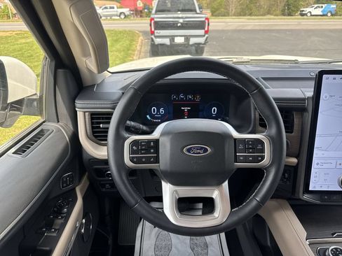 Used 2024 Ford Expedition Limited AWD/4WD image 14