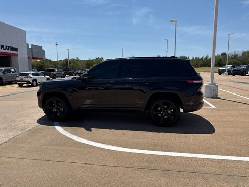 Used 2023 Jeep Grand Cherokee Altitude AWD/4WD image 8
