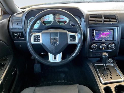 Used 2013 Dodge Challenger SXT image 8