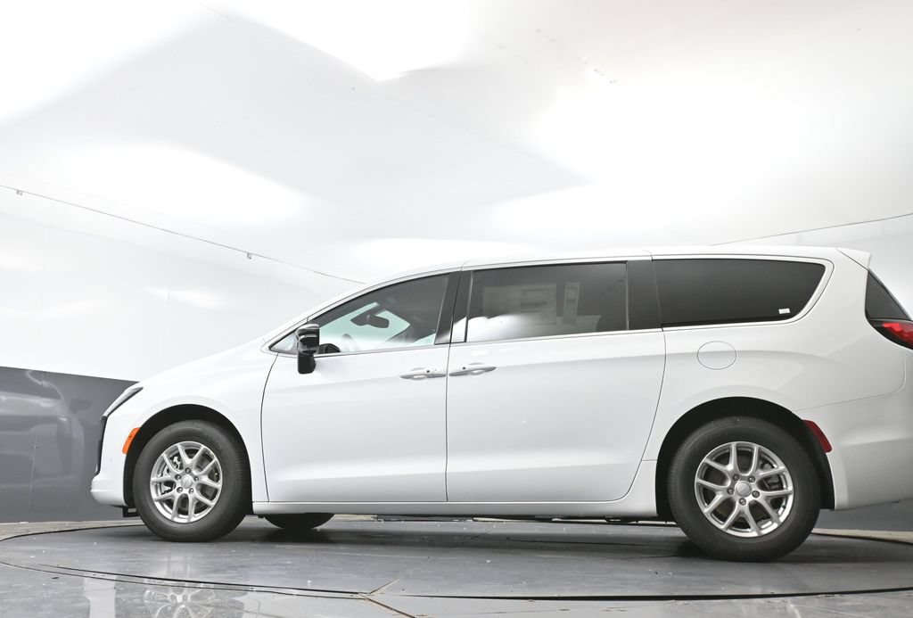 New 2027 Chrysler Pacifica Select w/ Family Tech Group FWD image 43