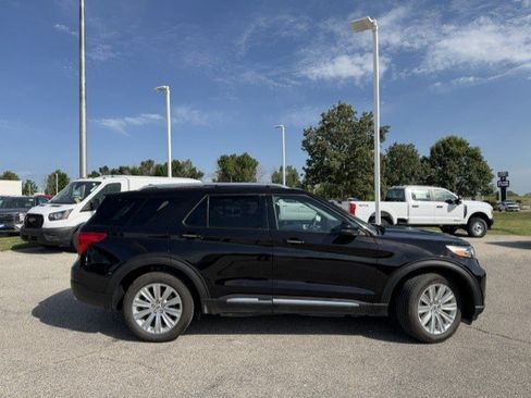 Certified 2023 Ford Explorer Limited w/ Equipment Group 301A AWD/4WD image 10
