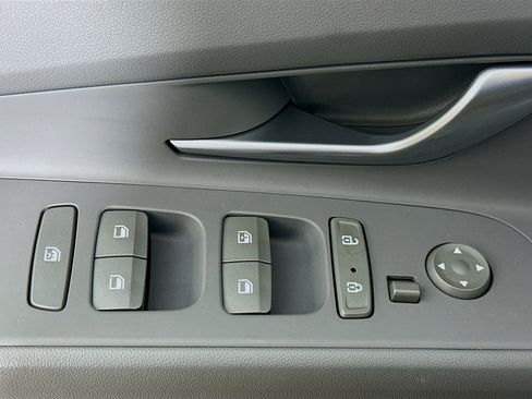 Used 2021 Hyundai Elantra SEL image 15