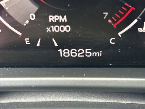 Used 2025 GMC Acadia Elevation w/ LPO, Roadside Safety Package AWD/4WD image 12